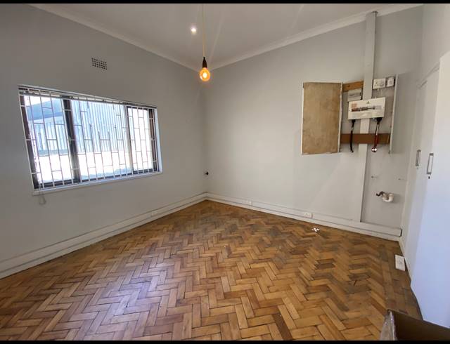 176M² OFFICE TO LET IN PAARDEN EILAND